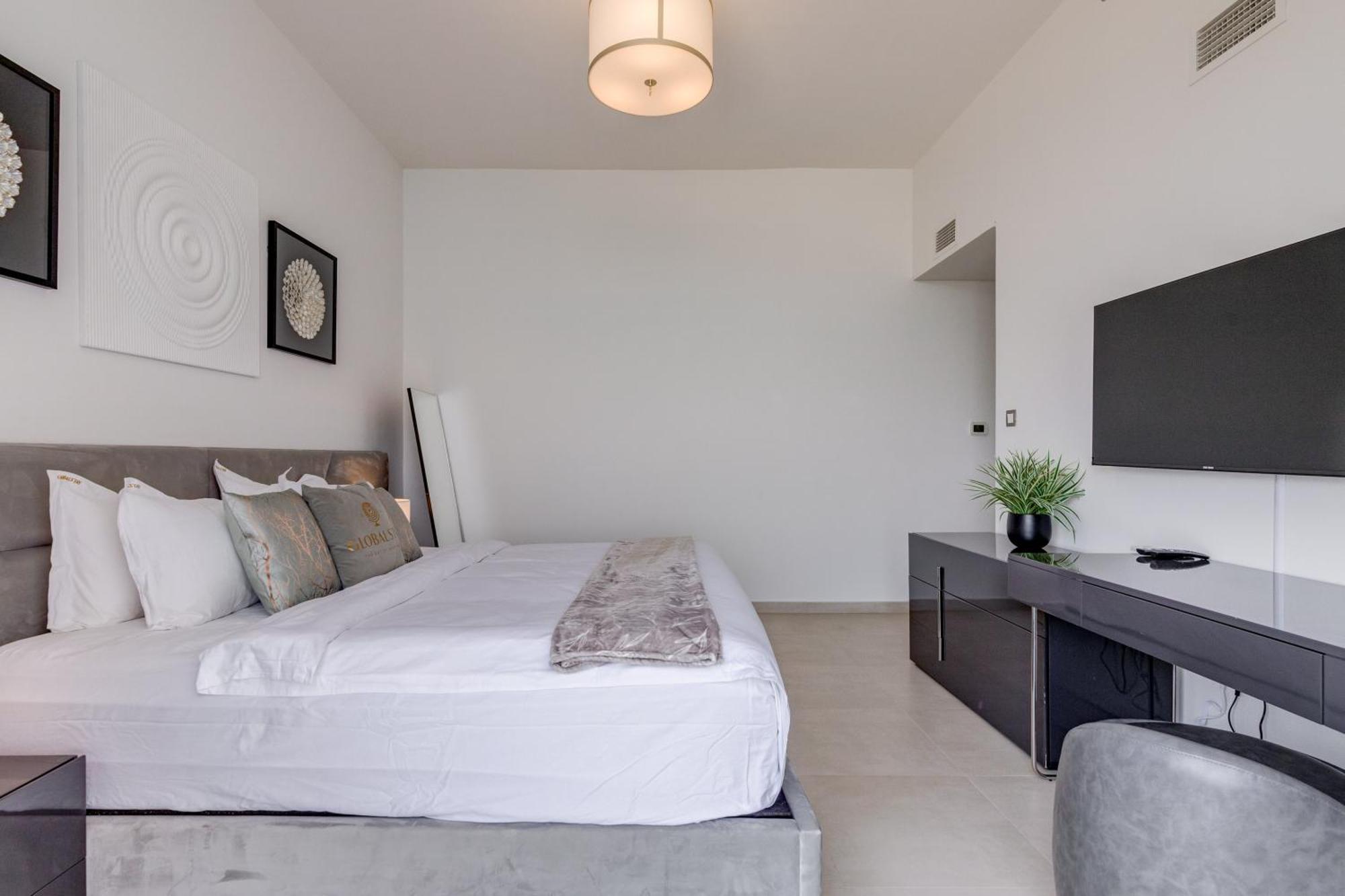 Appartement Luxury Azizi Mina Beachfront *